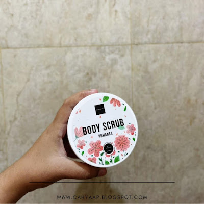 Scarlett Whitening Body Scrub - Romansa