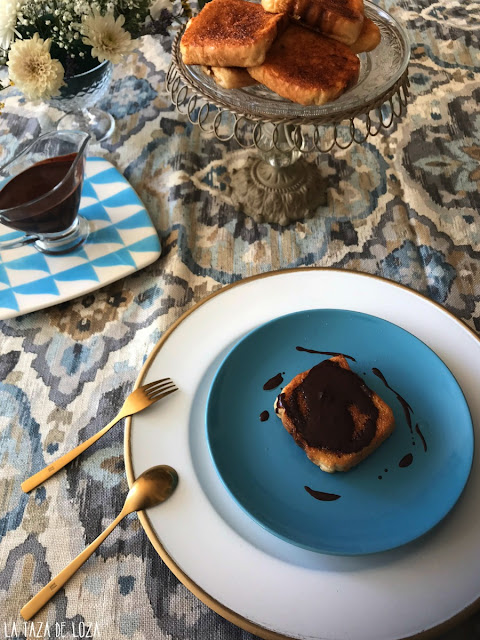 Torrijas-al-horno-con-chocolate-fluido