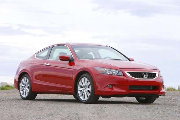 The 2010 Honda Accord sees no major changes. Four-cylinder and V6-powered 