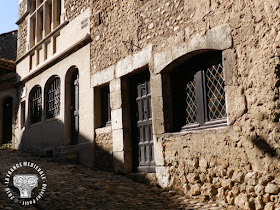 PEROUGES (01) - La cité médiévale