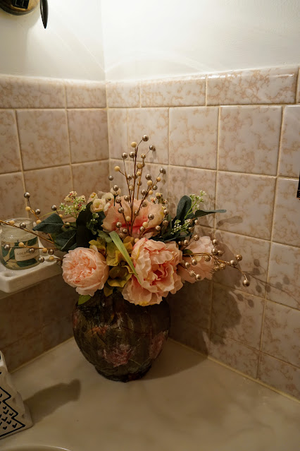 How to make a flower arrangement for a vase