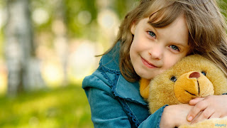 Nice Baby Girl With Her Teddy Bear HD Wallpaper