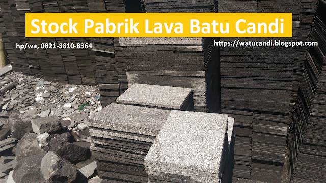 Contoh pemasangan batu candi hitam menggunakan batu alam berukuran 20x30 batu polos rtm rata mesin dan di kombinasi hiasan tanaman hijau daun pada dinding.