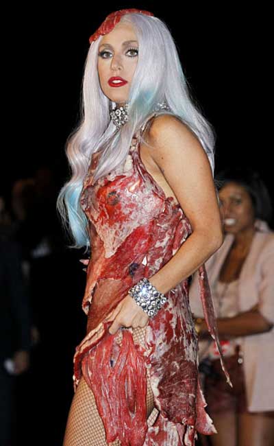 Foto Lady Gaga Dengan Gaun Daging Mentah