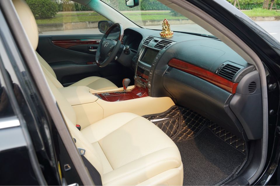 Lexus LS 16 năm tuổi rao bán ngang Corolla Altis nhưng có tiện nghi vượt trội - <a href=