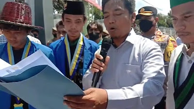Tolak Kenaikan Harga BBM, Giliran Aliansi HMI-PMII Lombok Timur Geruduk Kantor DPRD Lotim