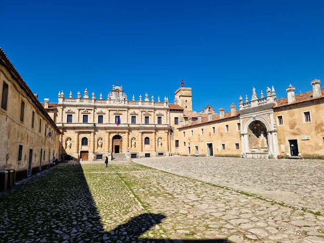 La Certosa di San Lorenzo a Padula