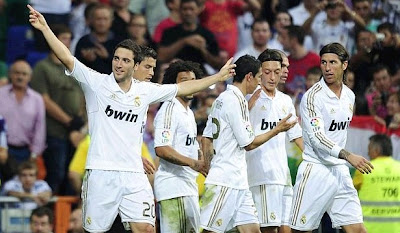 Higuain celebrates his last goal against Betis