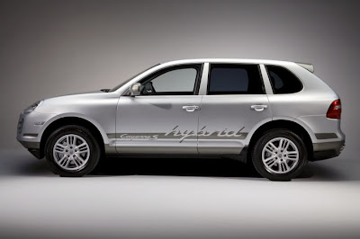 2011 Porsche Cayenne S Hybrid Side View