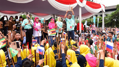 Sebanyak 5.000-an Peserta Rayakan  Angklung's Day 2018 di Gedung Sate  