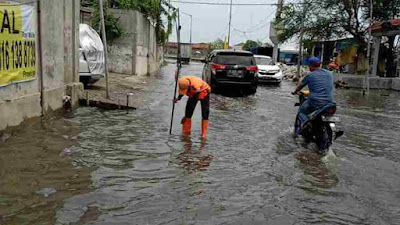 *Langganan Banjir Bila Air Laut Pasang Di Rawa Bebek Kamal Kalideres*