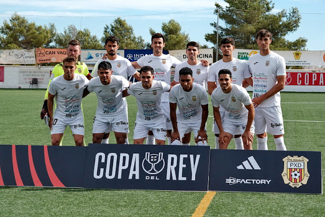 📸S. C. R. PEÑA DEPORTIVA SANTA EULALIA 📆1 noviembre 2023 ⬆️Javier Seral, Álex Rodríguez, Sergio Chica, Gonzalo Pereira, Ian Martínez, Marc Fuentes. ⬇️Jon Elorza, Álex Mejía, Marc Fraile, Guille Thompson, Giovanni Navarro. S. C. R. PEÑA DEPORTIVA SANTA EULALIA 1 🆚 REAL VALLADOLID C. F. 5 Miércoles 01/11/2023, 12:00 horas. Copa del Rey, 1ª ronda, partido único. Santa Eulalia del Río, Ibiza, Baleares, campo Municipal de Santa Eulalia del Río: 490 espectadores. GOLES: ⚽0-1: 17’, Víctor Meseguer. ⚽0-2: 50’, César De la Hoz. ⚽0-3: 70’, Víctor Meseguer. ⚽0-4: 71’, Víctor Meseguer. ⚽0-5: 78’, Alberto Quintana. ⚽1-5: 84’, Jaume.