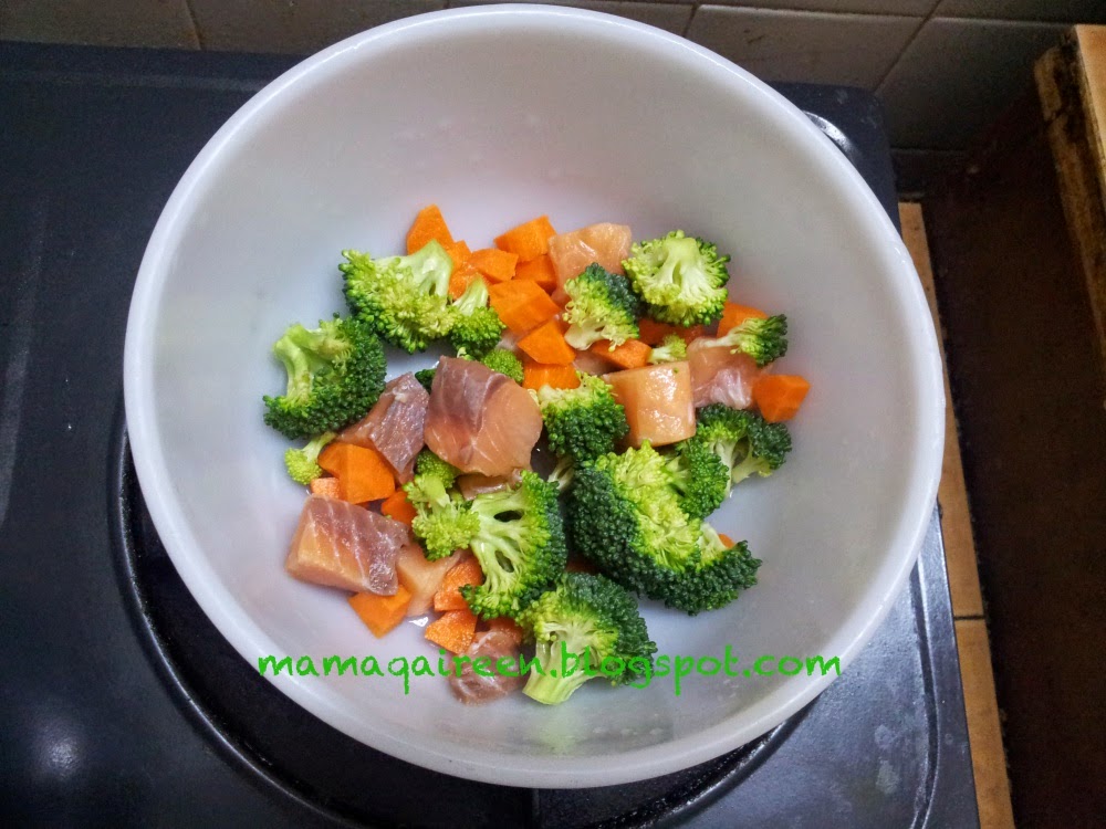 Resepi Bubur Nasi Bersama Salmon + Brokoli + Carrot
