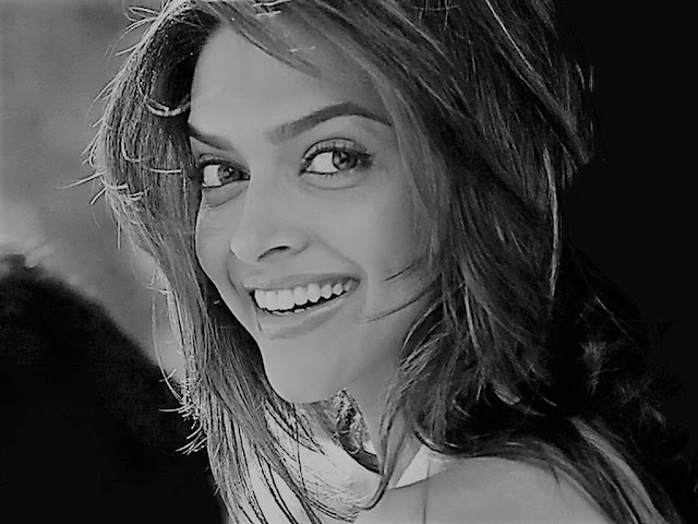 1024 × 768 Deepika Padukone black & white 4K HD wallpaper