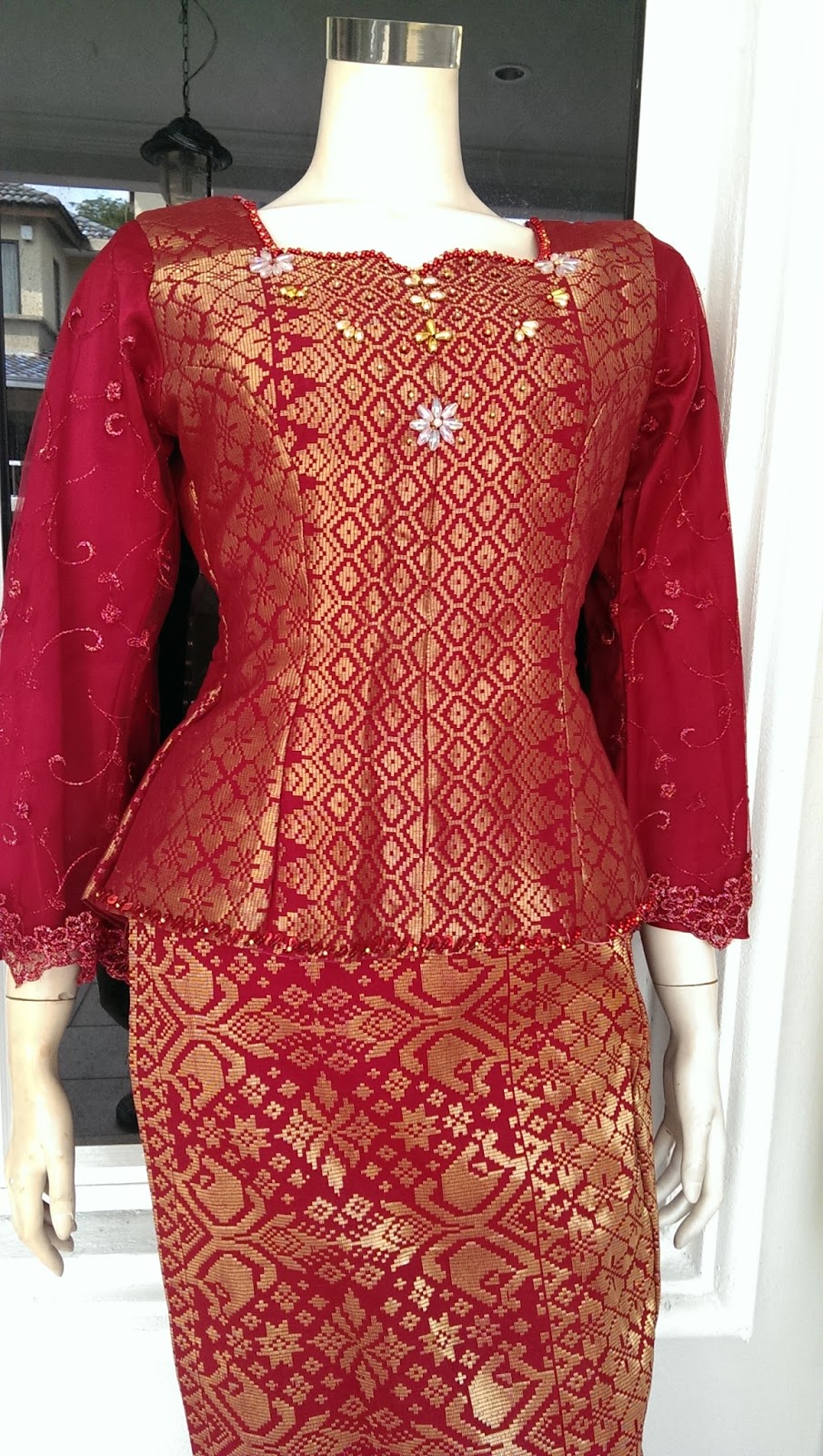 SANGGAR BUSANA RIA BAJU SONGKET TRADISIONAL UNTUK DISEWA