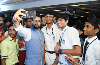 Anurag Thakur taking selfie with students