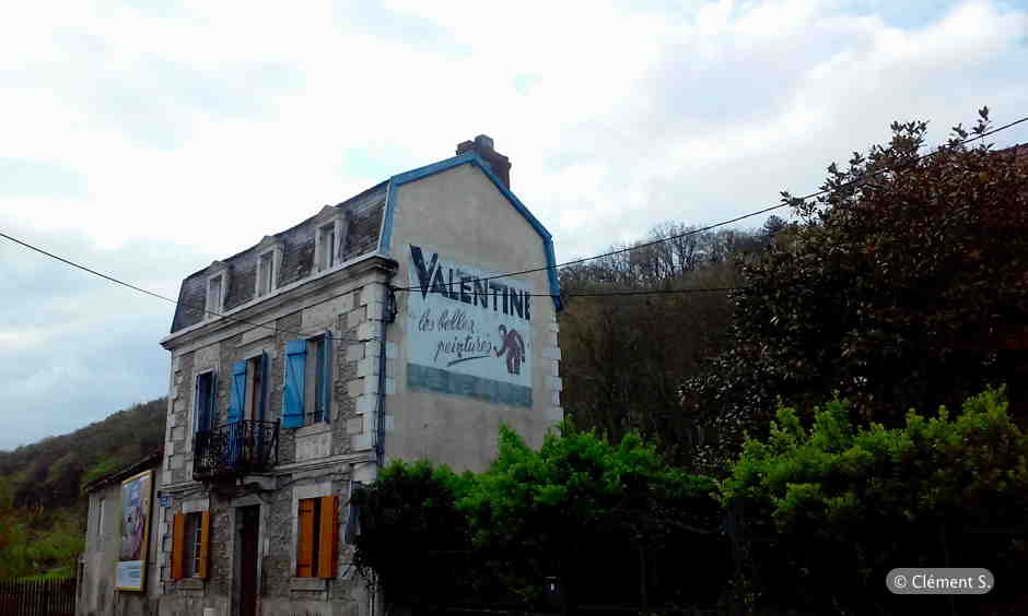 Mur réclame Valentine Périgueux