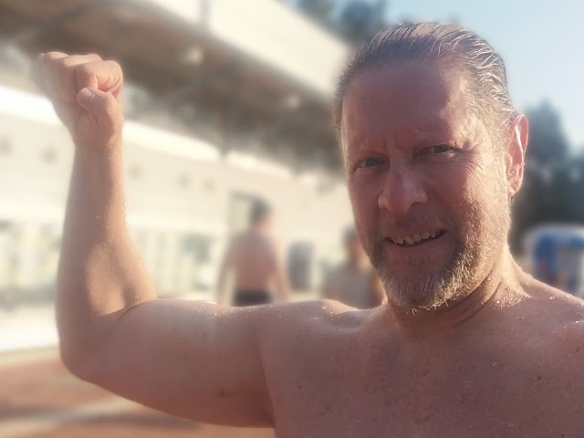 8.9.2024 Seppo Lehto valkoinen vaaliehdokas 1.2 km uintia takana Maauimalassa