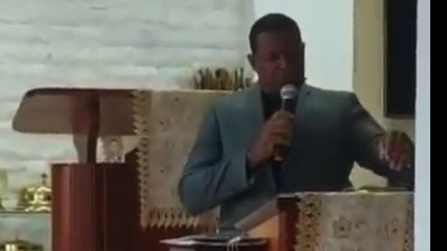 Vídeo: pastor morre no meio da pregação e assusta fiéis