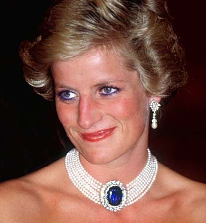 Princess Diana wearing the Emir of Qatar earrings with a pearl choker