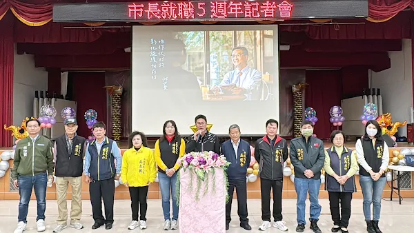 ▲市民代表會主席陳文賓（中）對林世賢市長5年來施政語多肯定。（記者林明佑翻攝）