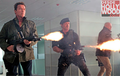 Arnold Schwarzenegger, Sylvester Stallone e Bruce Willis em Os Mercenários 2.