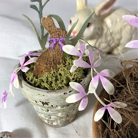 Sara Emily Barker https://sarascloset1.blogspot.com/2019/03/tiny-easter-table-decor.html Easter Table Decor Tim Holtz Sizzix Wildflower Stems Springtime Side-Order 6