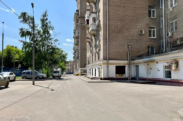 Автозаводская улица, дворы, жилой дом 1957 года постройки