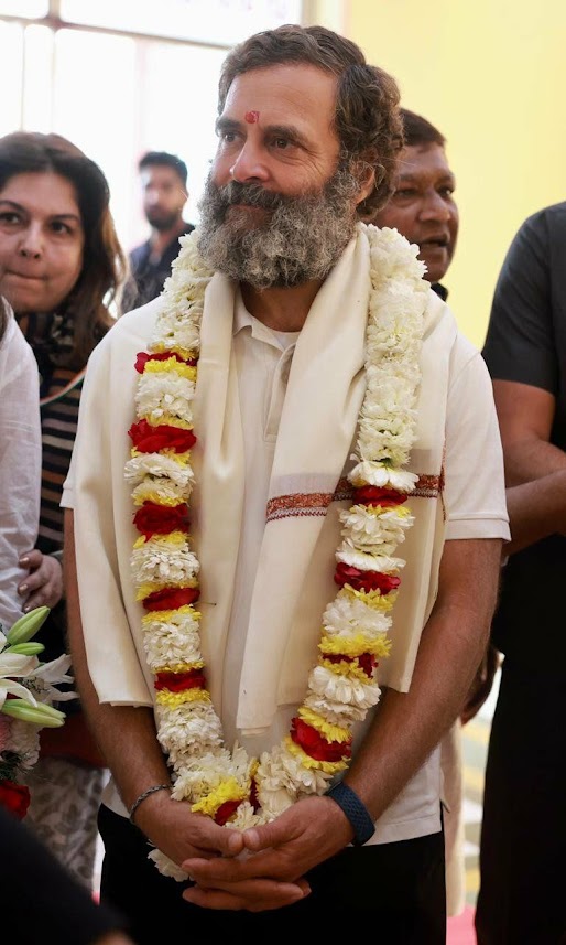 Rahul Gandhi in Delhi Temple