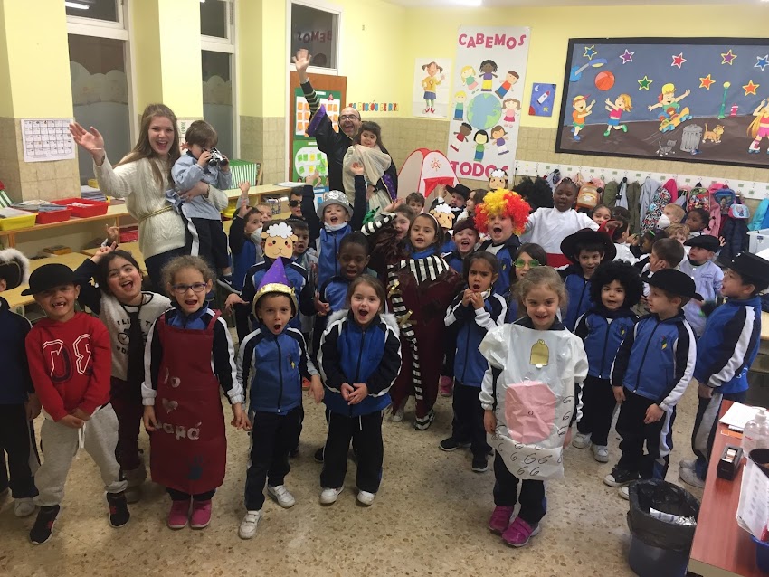 TEATRO EN LA ESCUELA DE JUANITO BOSCO