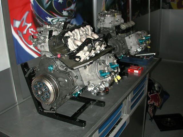 2002 YAMAHA GP500 V4 2 STROKE ENGINE - YAMAHA YZR 500 V4 2-STROKE ENGINE