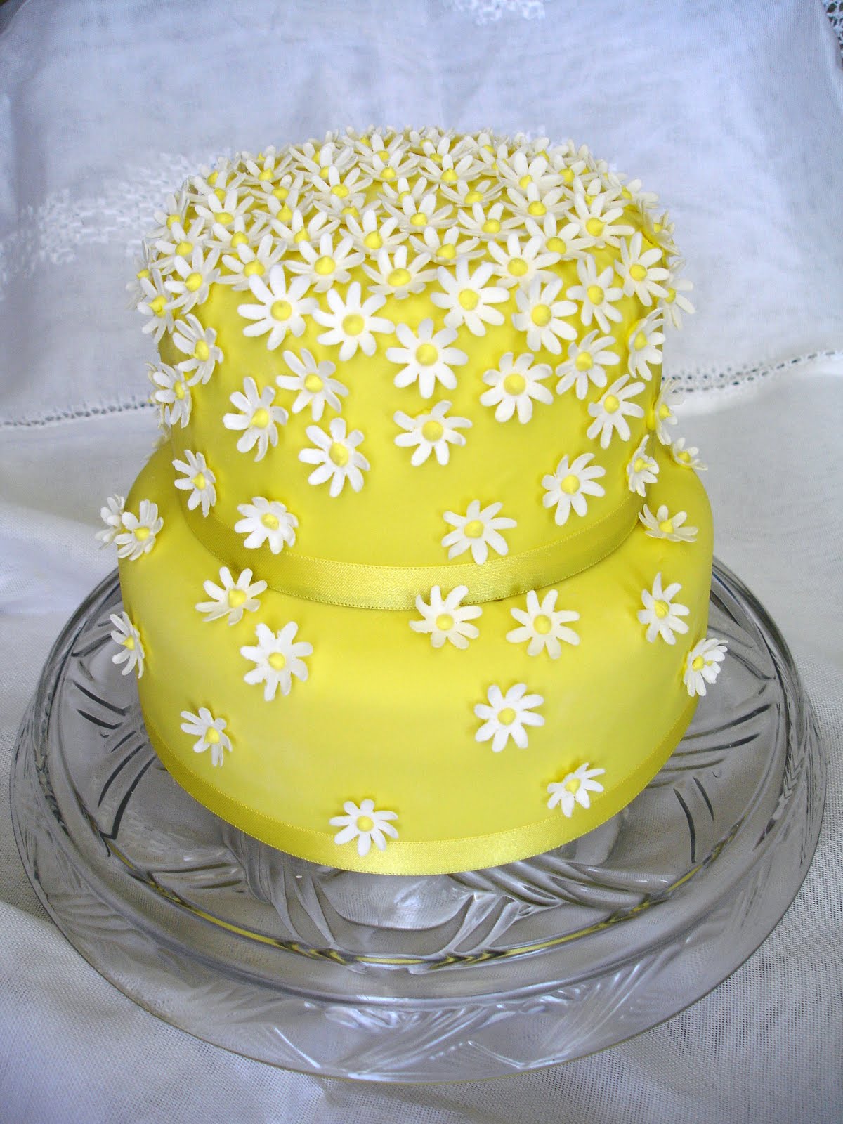 wedding cake designs with flowers Yellow with Daisies