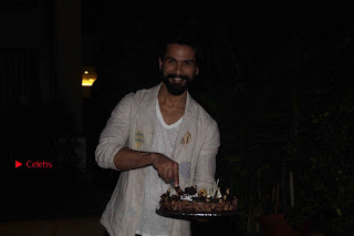 Shahid Kapoor Birthday Celetion Pos  0036.jpg