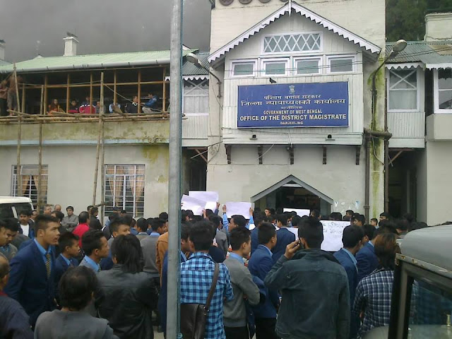 Hill Students Against Demolition Order of ‪RKSP‬ School
