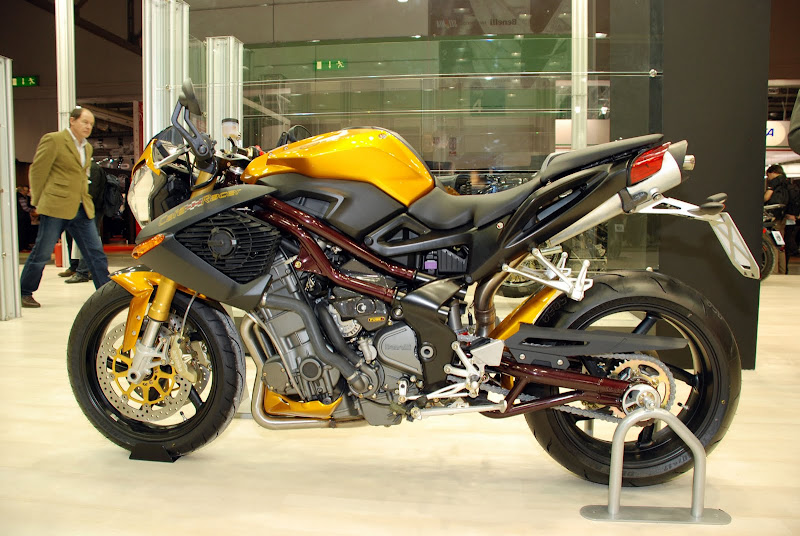 2010 BENELLI TNT CAFE RACER 899 Arrives 