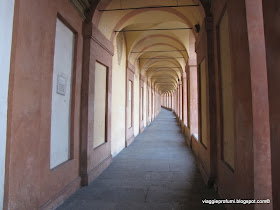 Bologna, il porticato verso San Luca