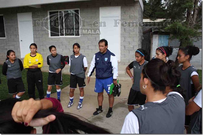 charla del tecnico de selecciones femeninas sub-20 y mayor (1)