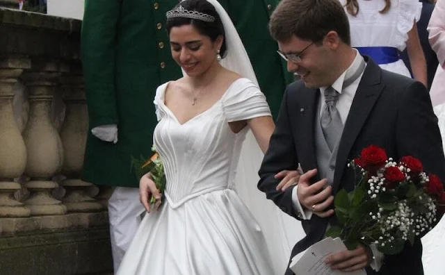 Prince Alexander got married to Princess Hande Macit. Princess Hande wore a wedding gown, diamond tiara