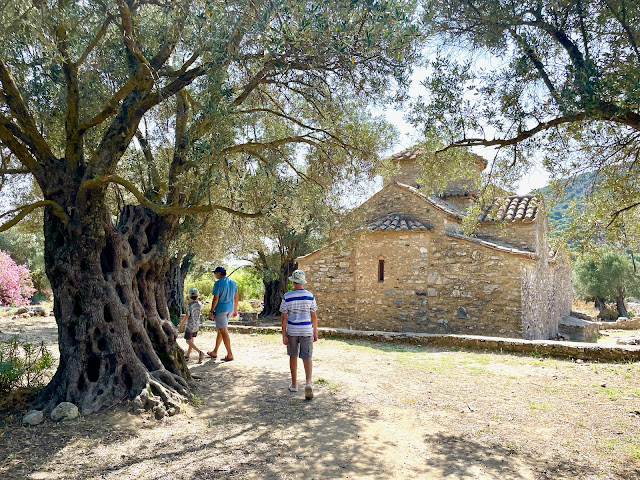 Naxos adası gezilecek yerler Halki tarihi kilise