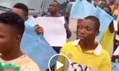 2 Killed In Ozoro, As Youths Protest Over Extortion From POS-Wielding Policemen (Video)