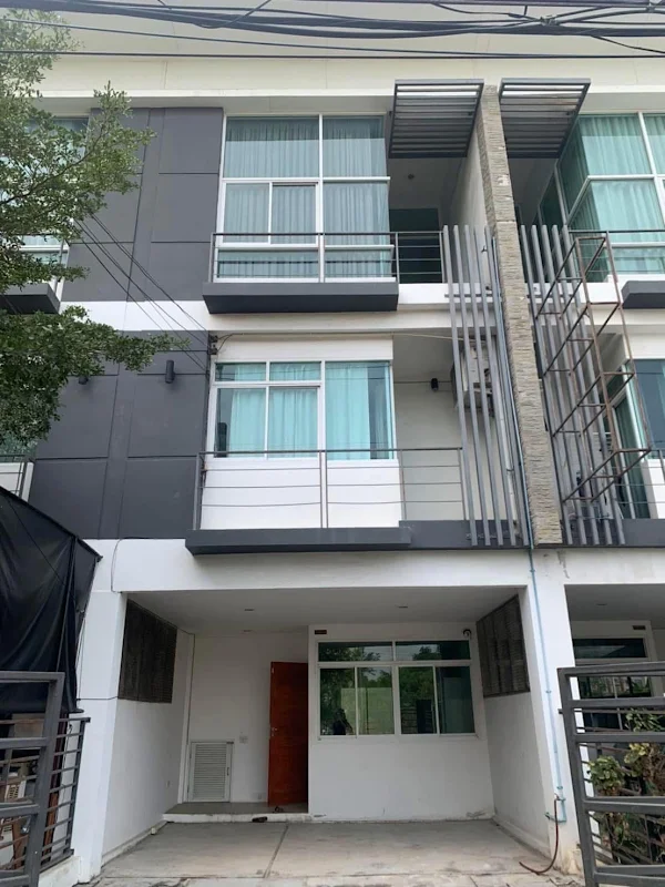 โฮมออฟฟิศ 3 ชั้น ติดถนนนาคนิวาส 48 ลาดพร้าว กรุงเทพฯ