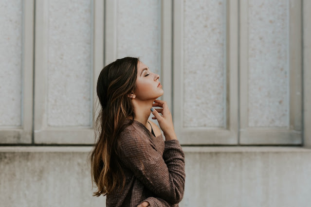 Girl Thinking Photo