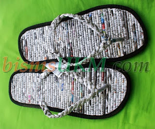 Membuat Sandal Dari Koran  Bekas