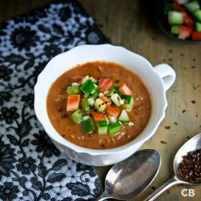 Recept: snel gazpacho maken. een verfrissende Spaanse koude soep van tomaten, paprika en komkommer!