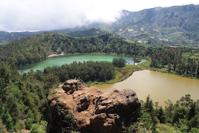 Batu Ratapan Angin merupakan sebuah Batu pandang yang terdapat di Dieng atau tepatnya di a Legenda Batu Ratapan Angin di Dieng