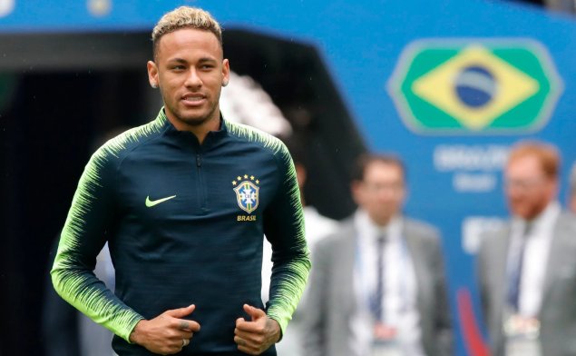 Brazil star Neymar warming up at world cup 2018