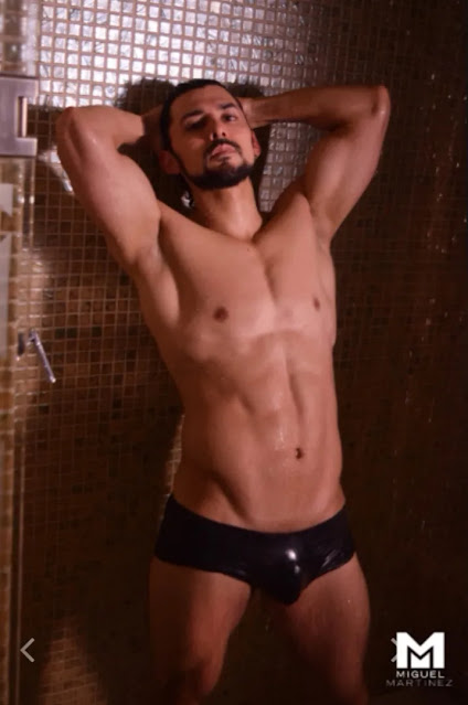 Miguel Martinez desnudo