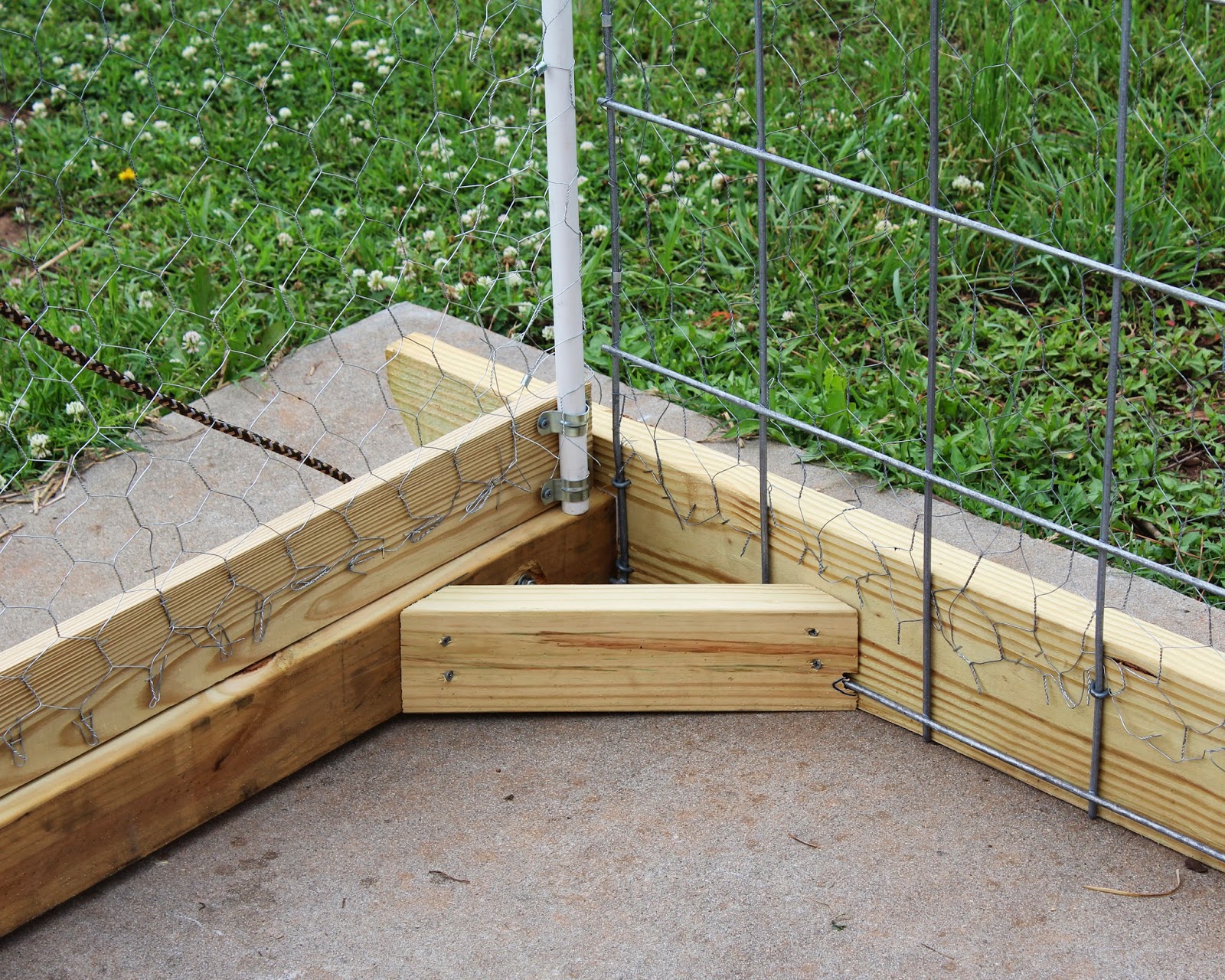 Two 6' treated 2x4's and notched angled braces complete a sturdy base.