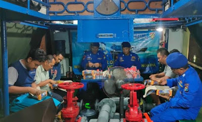 Ditpolairud Polda Jatim Patroli Perairan Lewat SOS Berbagi Kebajikan, Wargapun Senang