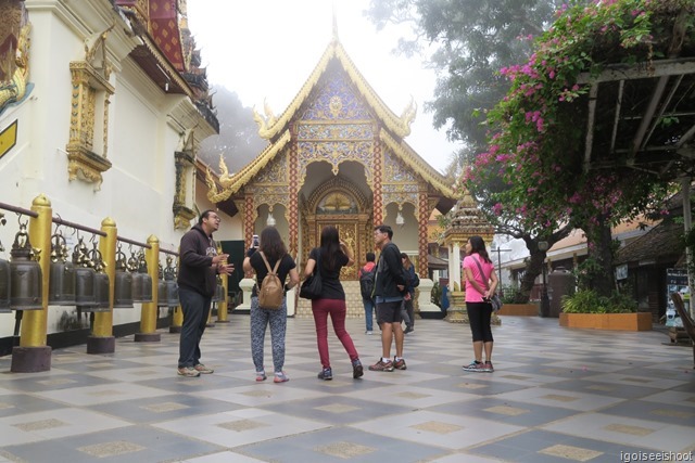 Our guide Jack providing lot of interesting explanations of Buddhism and local cultures.